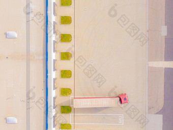 空中视图货物仓库物流中心工业城市区空中视图卡车加载物流中心视图无人机