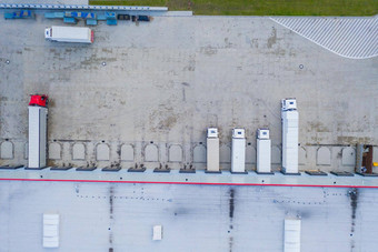 空中视图货物仓库物流中心工业城市区空中视图卡车加载物流中心