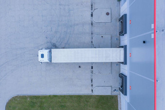 空中视图货物仓库物流中心工业城市区空中视图卡车加载物流中心