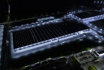 空中视图货物仓库晚上物流中心工业城市区空中视图卡车加载物流中心视图无人机