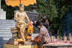 不反之亦然纪念碑suphanburi