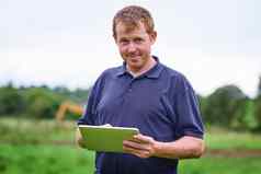 使农业更容易现代科技拍摄农民数字平板电脑农场