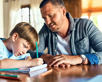 爸爸备用家庭作业拍摄父亲帮助儿子家庭作业