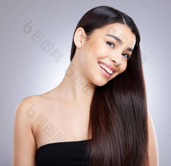 <strong>洗发水护发</strong>素丰富头发工作室肖像有吸引力的年轻的女人摆姿势灰色背景
