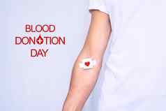 血捐赠一天血捐赠绷带给血白色背景复制空间