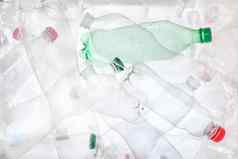 空塑料瓶背景水宠物瓶回收塑料材料可回收的浪费排序可回收的垃圾回收垃圾概念瓶透明的塑料宠物回收浪费