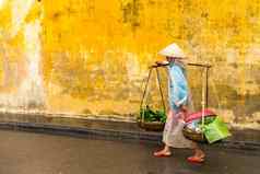 嗨被南越南1月越南女人街卖方嗨越南古老的小镇hoian