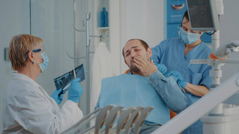 病人抱怨牙痛口腔学咨询