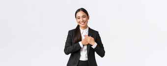 快乐很高兴亚洲女企业家爱客户感觉受宠若惊收到赞扬伟大的工作持有手心微笑感激感激的努力