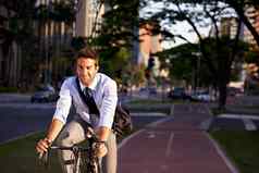 健身房会员需要拍摄商人通勤工作自行车