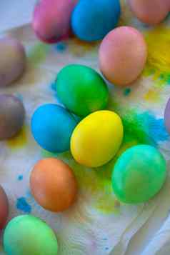 色彩斑斓的复活节鸡蛋