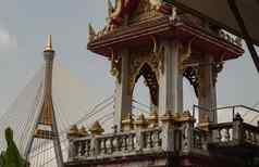 美丽的视图佛教泰国寺庙悬架桥共存完美的