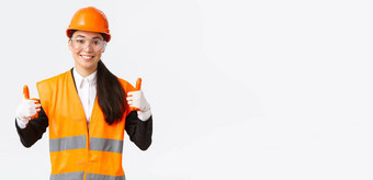 满意微笑女亚洲首席建设工程师给许可输入建筑企业<strong>崛起</strong>穿安全服装眼镜手套头盔显示竖起大拇指批准