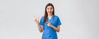 医疗保健工人防止病毒保险医学概念惊讶快乐医生护士蓝色的实习医生风云指出手指左伟大的新闻显示信息横幅广告