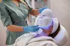 化妆品过程领导面部面具女脸光子治疗