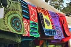 波西米亚袋使自然材料衣服站嬉皮士节日市场