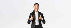 专业自信微笑亚洲女商人保证伟大的显示竖起大拇指推荐机构产品批准不错的工作好工作