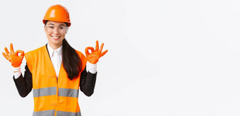 自信亚洲女建设工程师<strong>企业</strong>经理显示手势把安全头盔眼镜手套进入危险的区域<strong>白色背景</strong>