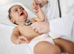 让什么令人心烦意乱的拍摄儿科医生听诊器婴儿检查