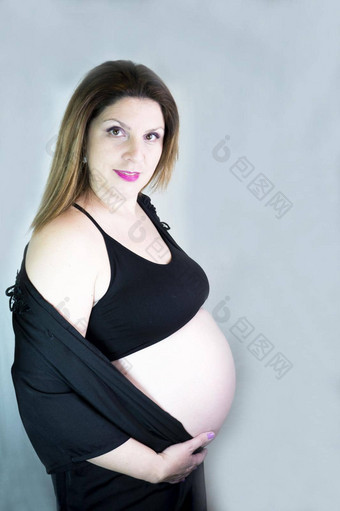 月怀孕了女人只肚子