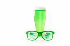 玻璃绿色啤酒有趣的眼镜帕特里克的一天白色背景传统的爱尔兰喝假期复制痉挛