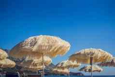 海滩黑山共和国准备好了旅游季节