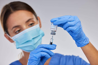 重要的传播疫苗拍摄护士填充注射器疫苗接种流体工作室背景