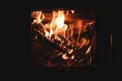 明亮的彩色的跳舞火焰壁炉关闭燃烧柴火舒适的温暖的背景