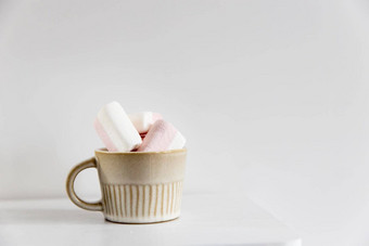 杯可可棉花糖白色表格极简主义空间布局斯堪的那维亚风格复制空间