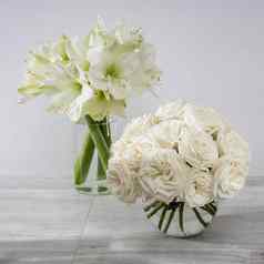 白色玫瑰莉莉轮花瓶表格特殊的场合厨房装饰复制空间