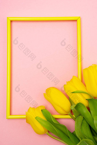 郁金香框架粉红色的背景郁金香咖啡空间粉红色的背景模型空间文本问候卡郁金香粉红色的背景春天花