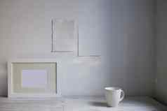 斯堪的那维亚风格室内设计白色杯框架照片表格空白表纸附加墙空空间文本
