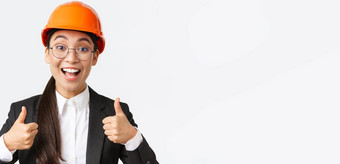兴奋快乐女亚洲工程师建设经理安全头盔业务西装显示竖起大拇指喜乐批准好工作赞<strong>美工</strong>作白色背景