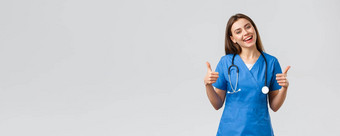 医疗工人医疗保健科维德疫苗接种概念友好的乐观的女护士医生蓝色的实习医生风云显示竖起大拇指保持乐观支持保证好