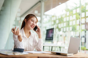 数据分析计划市场<strong>营销</strong>会计审计亚洲业务女人持有聪明的电话规划市场<strong>营销</strong>统计数据表电脑现在市场<strong>营销</strong>计划项目<strong>会议</strong>