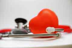听诊器红色的心白色背景心健康健康保险概念