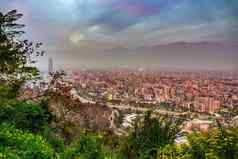 圣地亚哥智利市中心污染黄昏安第斯山脉