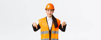 建筑建设工业概念成功的女工程师<strong>架</strong>构师显示房<strong>地产</strong>项目指出手指销售房子穿安全头盔反光服装