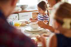 有趣的早餐表格拍摄家庭早餐