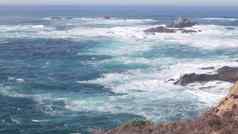 岩石峭壁悬崖海洋海滩点狼加州海岸波崩溃