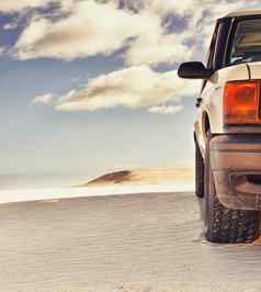 冒险拍摄重责任开车沙子沙丘
