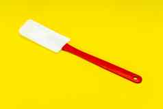 红色的白色厨房抹刀使硅胶塑料绝缘黄色的表面