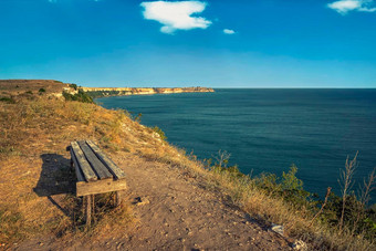 空板凳上前海岩石巨大的视图放松