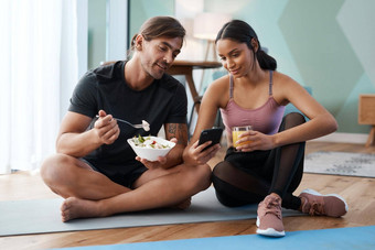 饮食重要的锻炼完整的长度拍摄运动年轻的夫妇享受健康的零食锻炼首页
