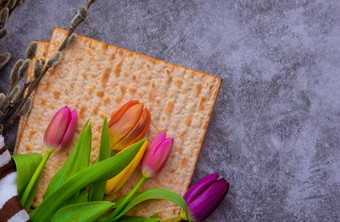 犹太人假期传统的逾越节洁食无酵饼面包<strong>仪式仪式</strong>祝福