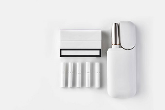 一代电子香烟开放电池包加热棒孤立的白色高新技术加热烟草系统关闭