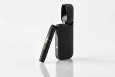 一代黑色的电子香烟开放电池孤立的白色高新技术加热烟草系统广告关闭