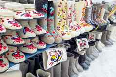 瓦伦基传统的俄罗斯冬天鞋子使感觉