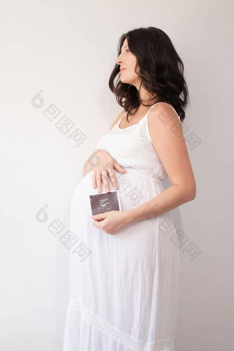 怀孕了女人照片<strong>超</strong>声波怀孕享受怀孕快乐时间妈妈。<strong>可爱</strong>的大肚子