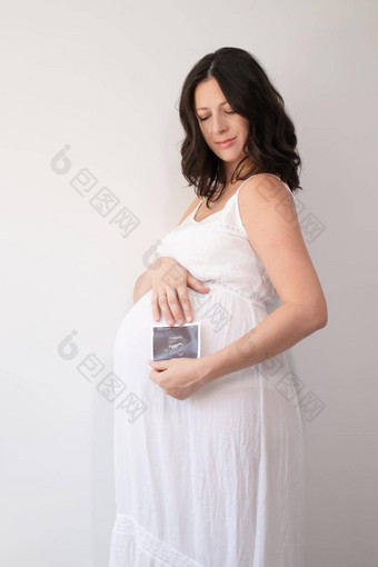 怀孕了女人照片<strong>超</strong>声波怀孕享受怀孕快乐时间妈妈。<strong>可爱</strong>的大肚子
